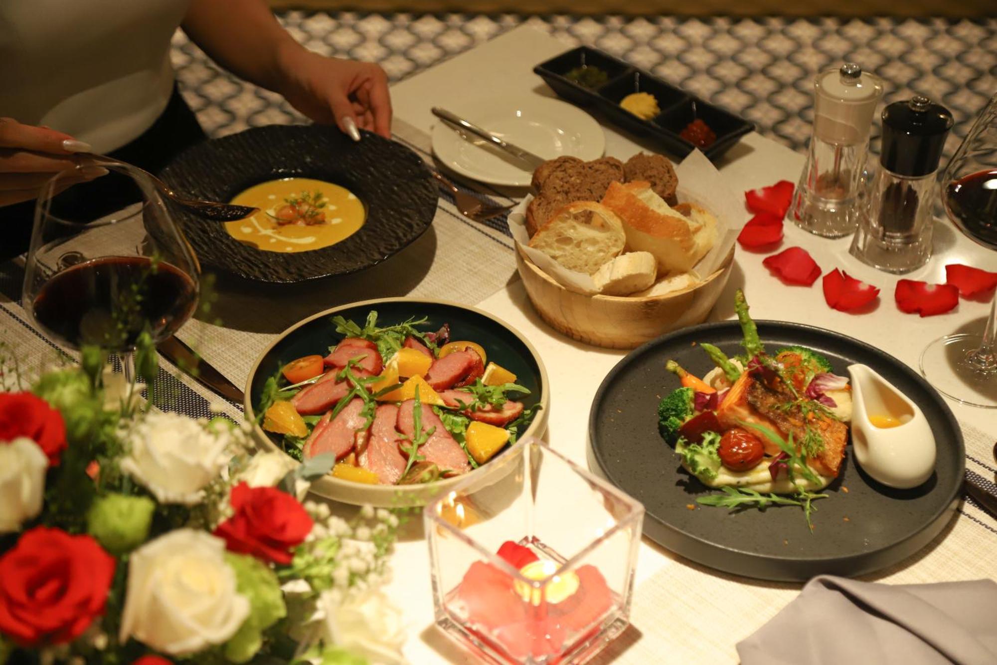 Vias Hotel Vung Tau - Transportation Included מראה חיצוני תמונה A meal at the restaurant