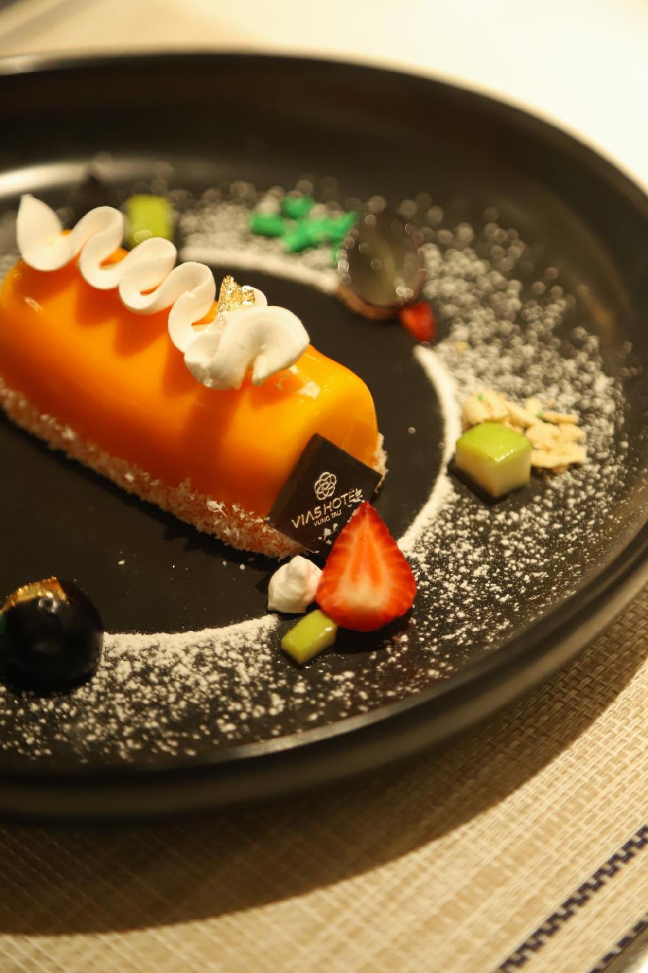 Vias Hotel Vung Tau - Transportation Included מראה חיצוני תמונה A pastry from the Mandarin Oriental