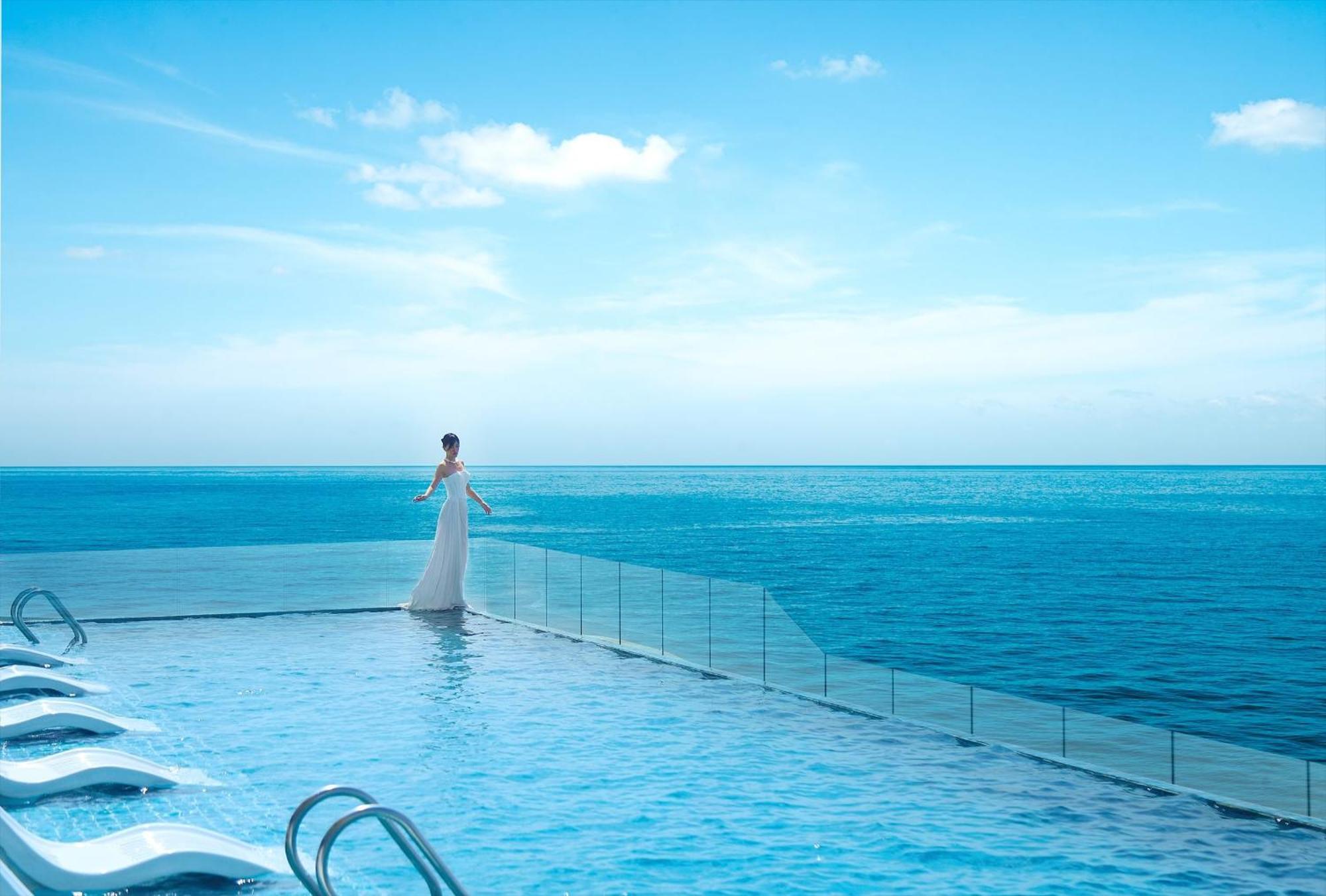 Vias Hotel Vung Tau - Transportation Included מראה חיצוני תמונה Infinity pool at the hotel